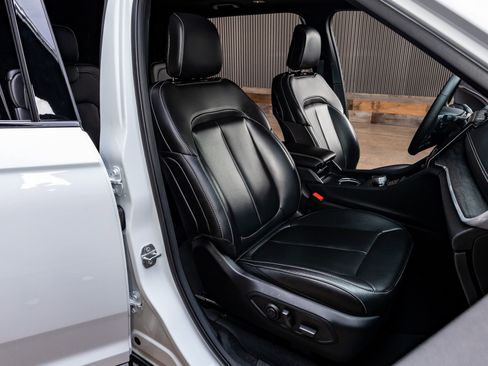Used 2025 Jeep Grand Cherokee L Limited RWD image 27
