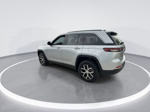 Used 2025 Jeep Grand Cherokee Limited RWD image 6