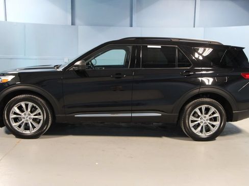 Used 2024 Ford Explorer XLT w/ Equipment Group 202A AWD/4WD image 32