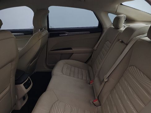 Used 2016 Ford Fusion SE FWD image 18