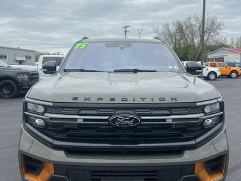 Used 2025 Ford Expedition Tremor AWD/4WD image 2