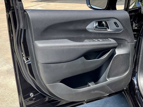 New 2026 Chrysler Pacifica Limited w/ S Appearance Package image 10