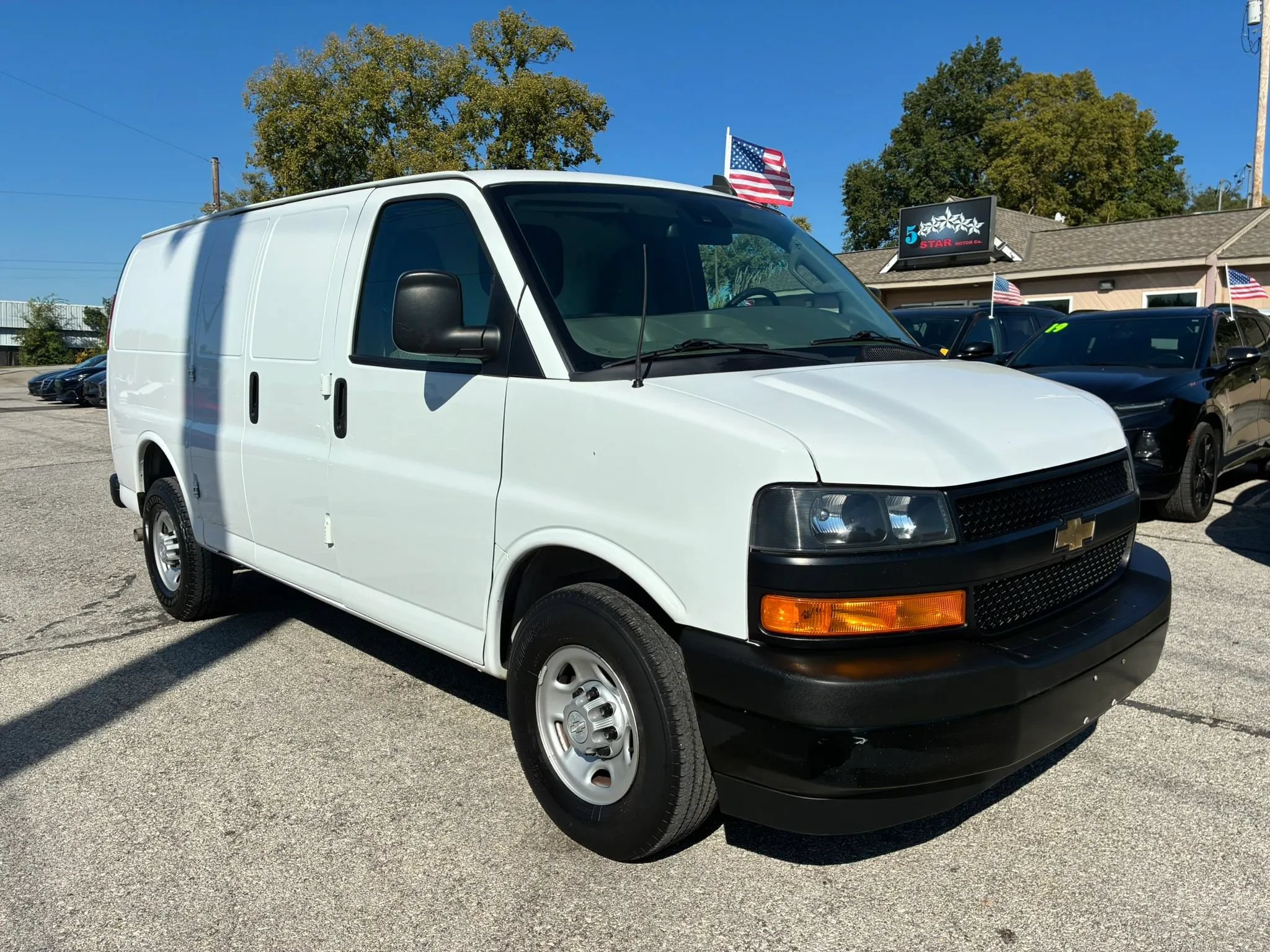 Used 2019 Chevrolet Express 2500 RWD image 1