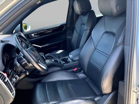 Used 2023 Porsche Cayenne AWD/4WD image 8