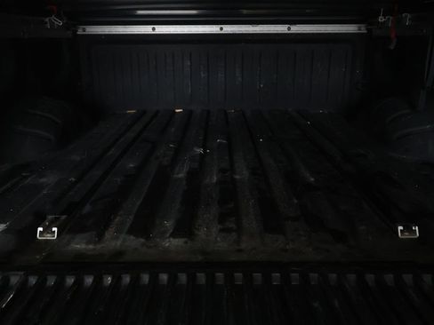 Used 2017 Nissan Titan SL image 14