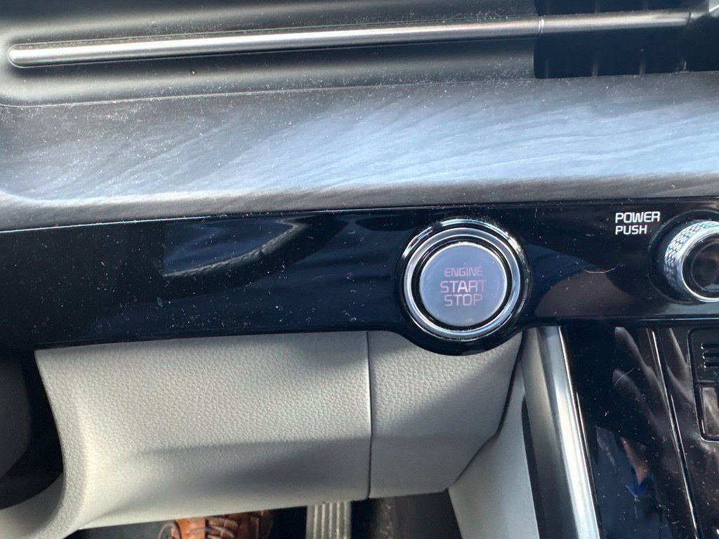 Certified 2024 Kia Carnival EX FWD image 18