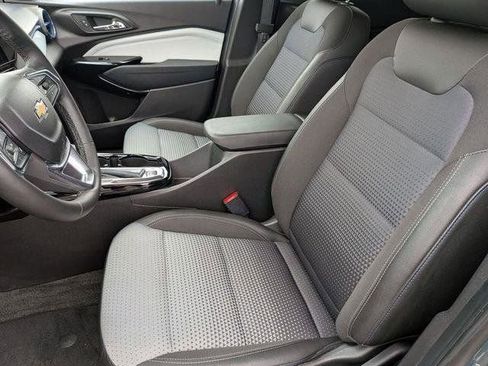 Used 2025 Chevrolet Trax LT w/ LT Convenience Package FWD image 12