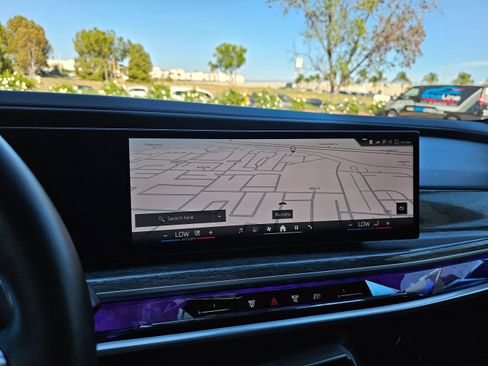 Used 2025 BMW 740i image 44