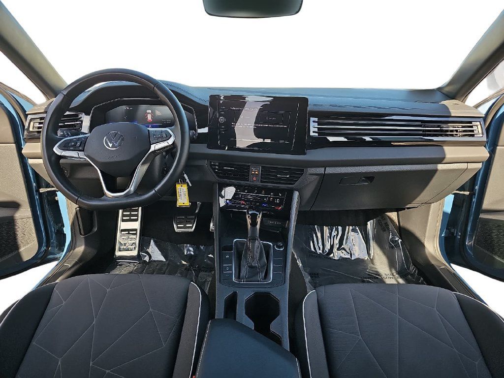 Used 2025 Volkswagen Jetta Sport FWD image 10