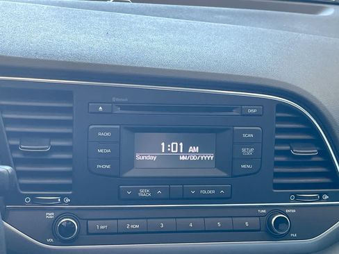 Used 2018 Hyundai Elantra SE image 16