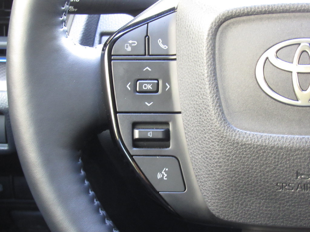 Certified 2025 Toyota Prius XLE FWD image 24