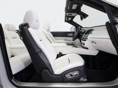 Used 2017 Rolls-Royce Dawn image 55