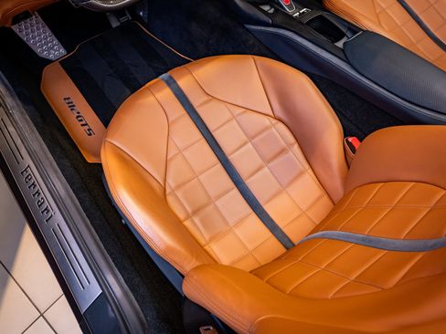 Used 2021 Ferrari 812 GTS image 12