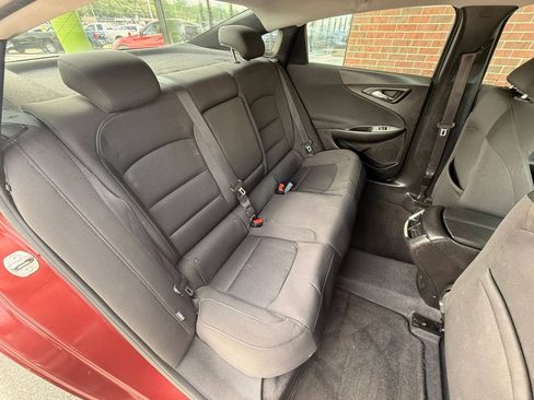 Used 2018 Chevrolet Malibu LT FWD image 16