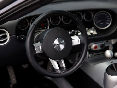 Used 2006 Ford GT RWD image 19