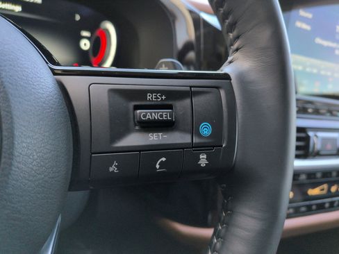 Used 2024 Nissan Pathfinder Platinum image 15