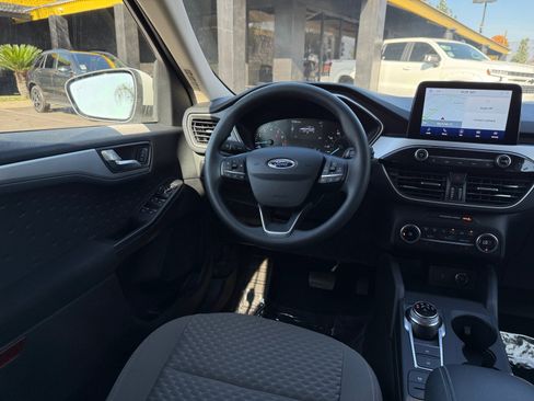 Used 2020 Ford Escape SE image 22
