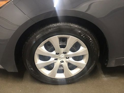 Used 2025 Toyota Corolla LE image 9