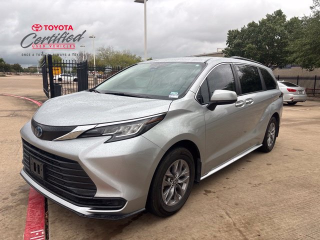 Certified 2023 Toyota Sienna LE FWD image 1