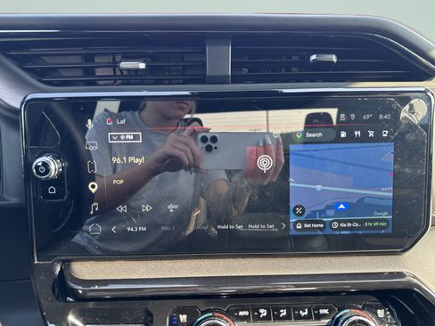 Used 2025 GMC Sierra 2500 AT4 AWD/4WD image 11