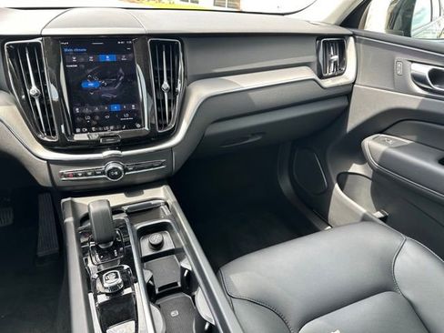 Used 2025 Volvo XC60 B5 Core AWD/4WD image 16