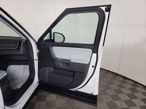 Used 2025 Rivian R1S Adventure AWD/4WD image 18