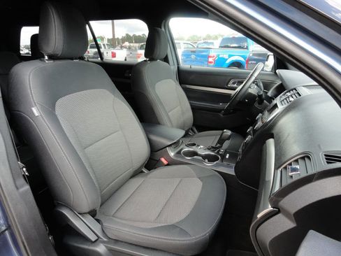 Used 2018 Ford Explorer XLT image 8