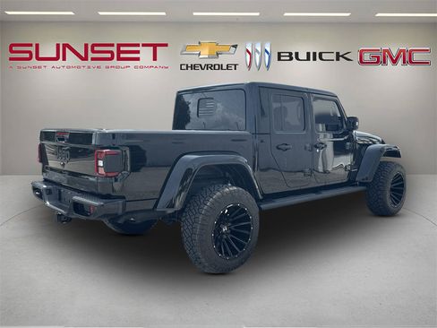 Used 2023 Jeep Gladiator Overland AWD/4WD image 4