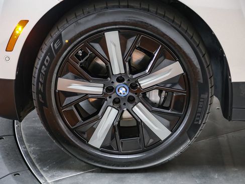 Used 2024 BMW iX xDrive50 w/ Premium Package AWD/4WD image 10