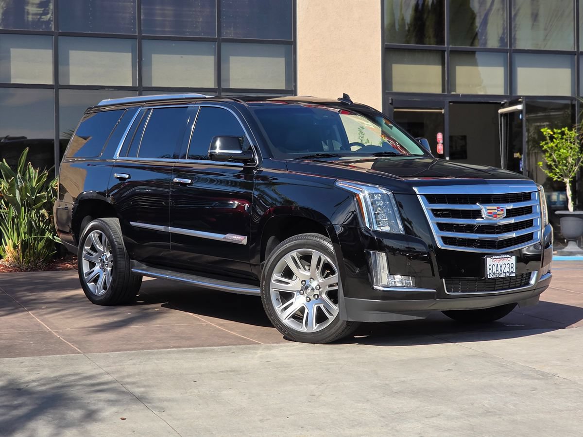 Used 2018 Cadillac Escalade Luxury RWD image 3