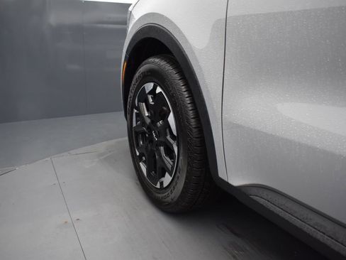 Used 2025 Kia Sorento S w/ Panoramic Sunroof Package image 11