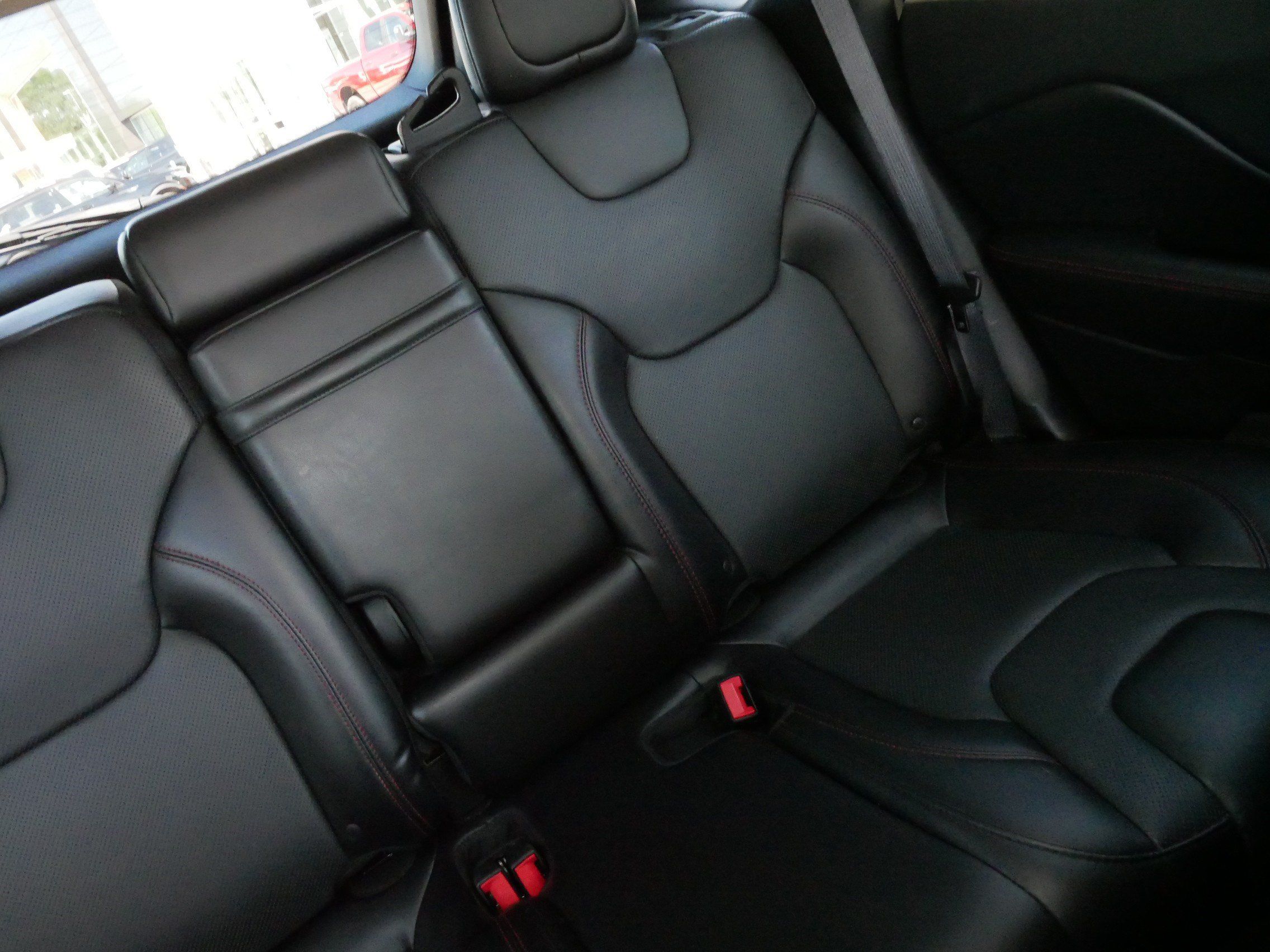 Used 2019 Jeep Cherokee Trailhawk AWD/4WD image 14