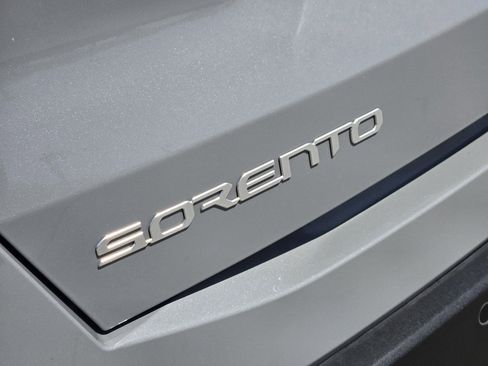 Certified 2025 Kia Sorento S image 16