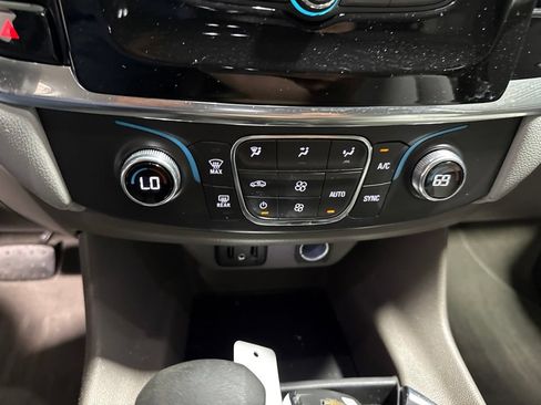 Used 2021 Chevrolet Traverse LT FWD image 30