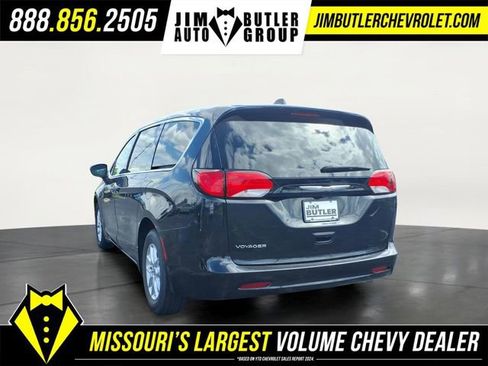Used 2023 Chrysler Voyager LX FWD image 2