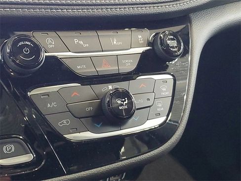 New 2025 Chrysler Pacifica Select image 27