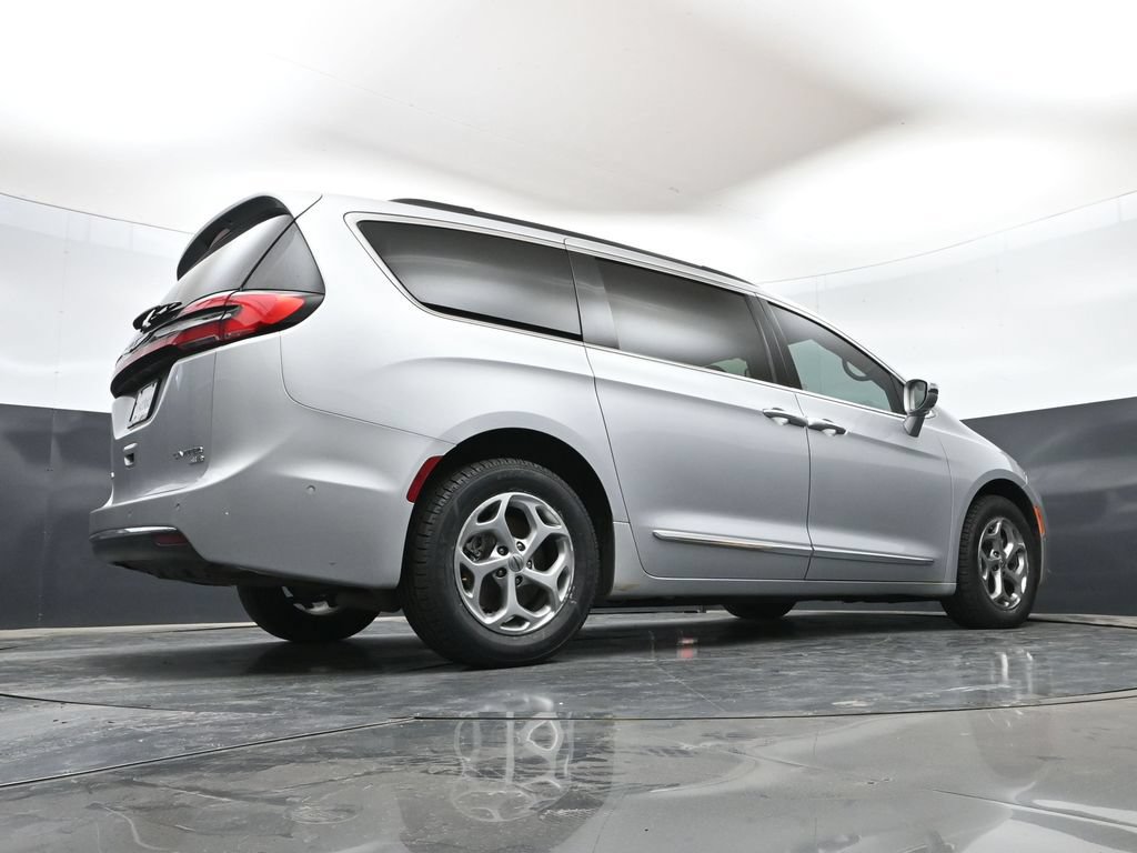 Used 2022 Chrysler Pacifica Limited AWD/4WD image 47