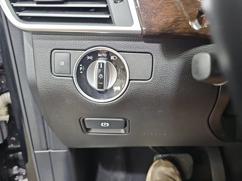 Used 2014 Mercedes-Benz ML 350 4MATIC image 32