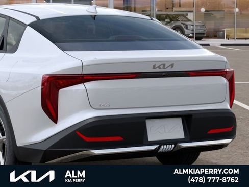 New 2026 Kia K4 LXS image 13