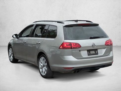 Used 2017 Volkswagen Golf SE image 7