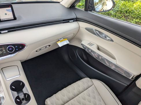 New 2025 Genesis GV70 3.5T Sport w/ Sport Advanced Package image 12