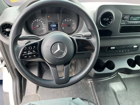 Used 2022 Mercedes-Benz Sprinter 2500 image 10