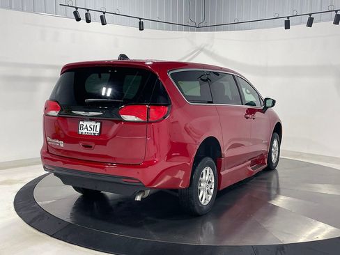 Used 2026 Chrysler Voyager LX image 6