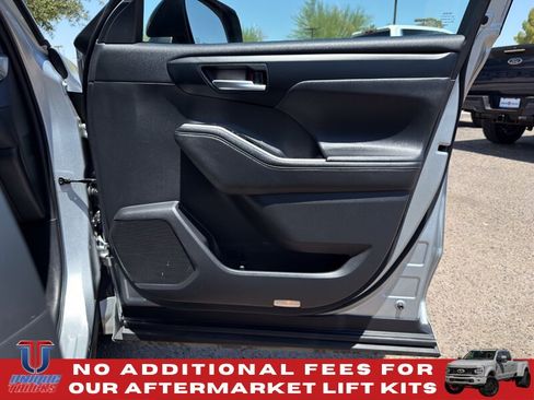 Used 2021 Toyota Highlander XSE AWD/4WD image 30