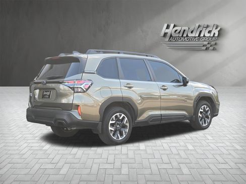 Used 2025 Subaru Forester Premium image 9