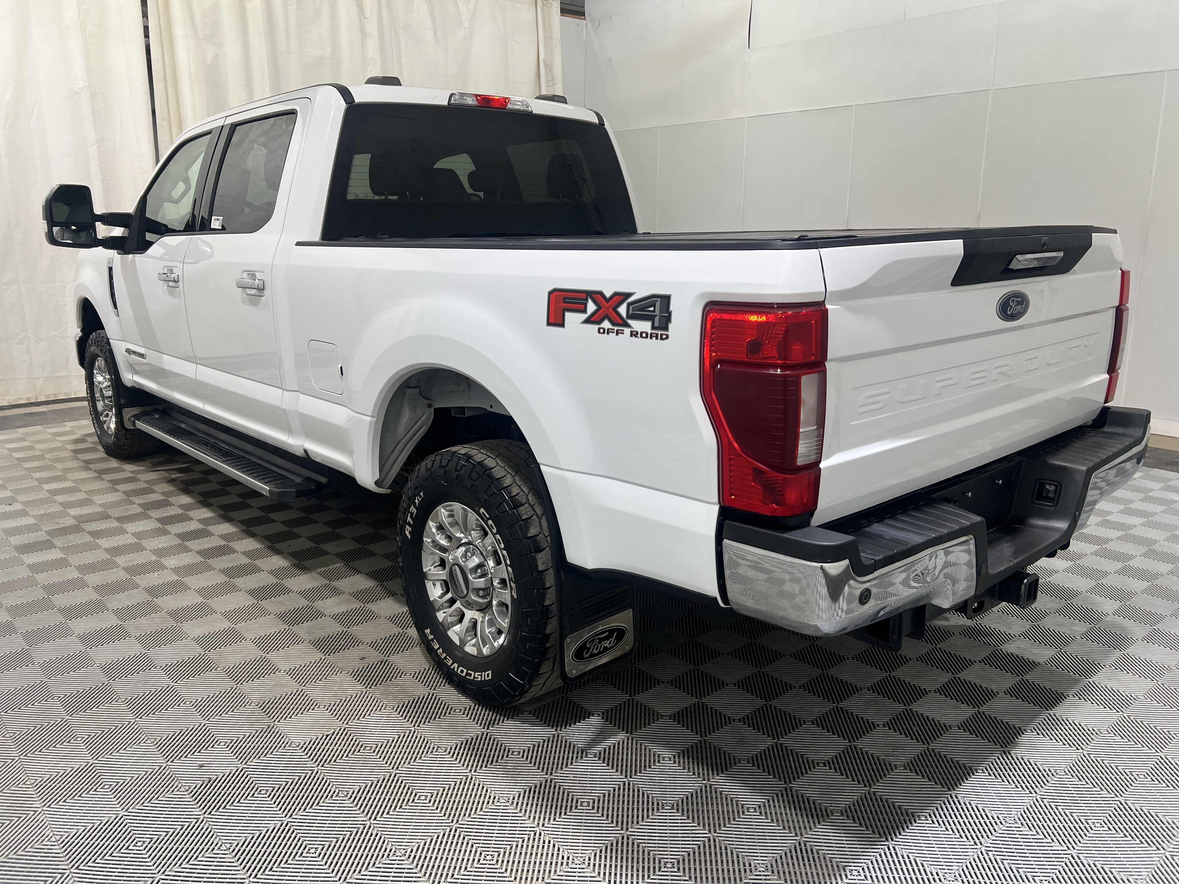 Used 2022 Ford F250 XLT w/ XLT Premium Package AWD/4WD image 2
