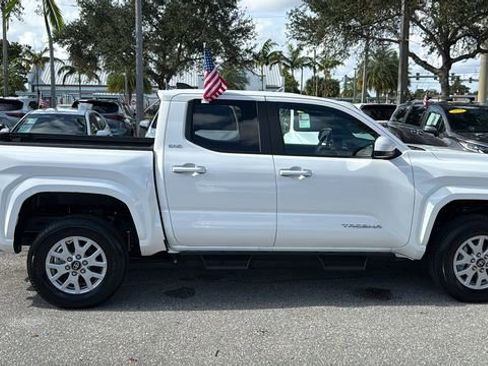 Used 2025 Toyota Tacoma SR5 image 9