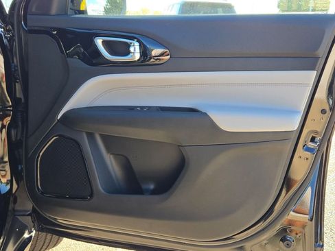 New 2026 Jeep Compass Limited image 9