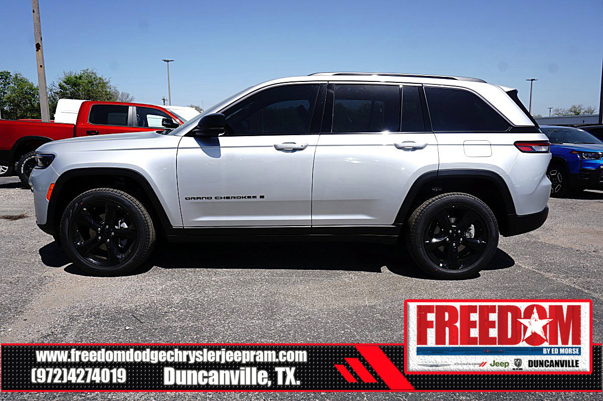 New 2026 Jeep Grand Cherokee Limited w/ Limited Altitude Package AWD/4WD image 2