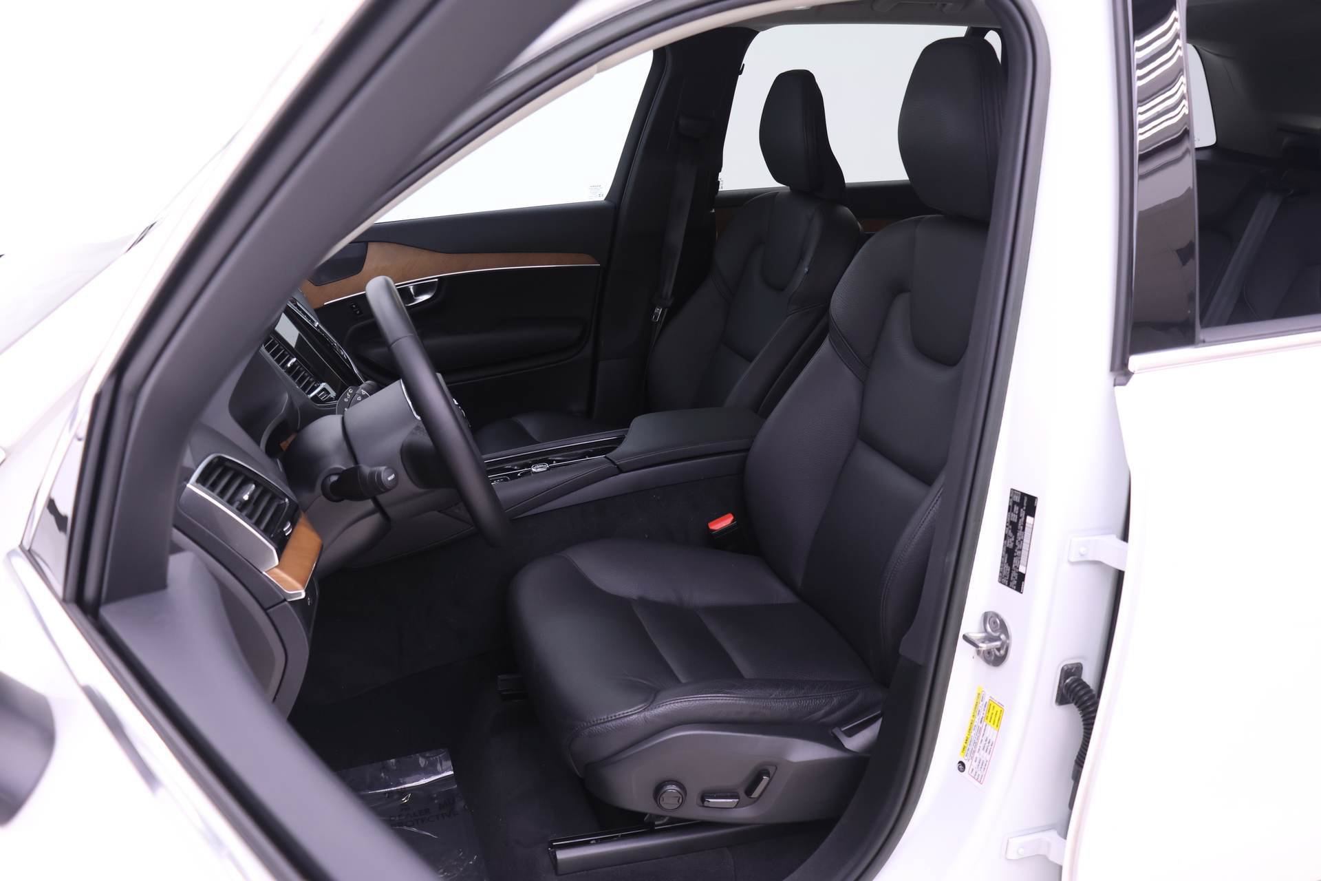 Certified 2023 Volvo XC90 B6 Plus w/ Protection Package Premier AWD/4WD image 7
